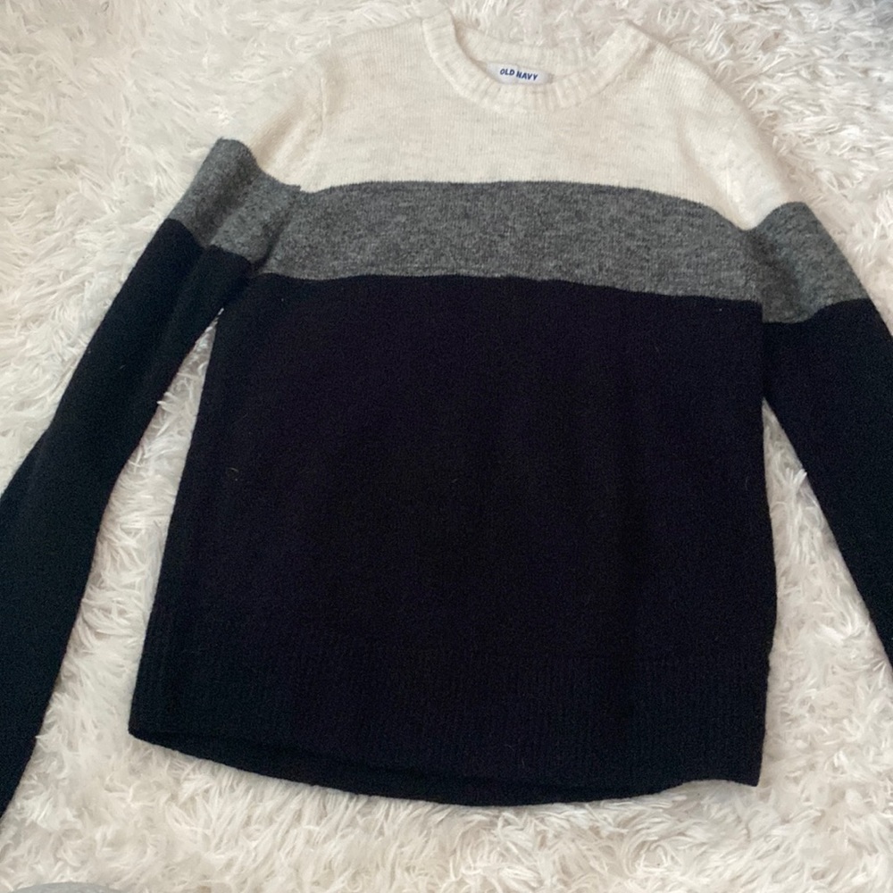 old navy long sleeve sweater. color-grey,black, and white. Size-XS.